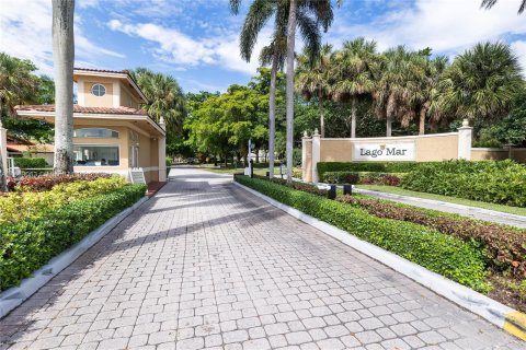 Villa ou maison à vendre à Plantation, Floride: 4 chambres, 302.49 m2 № 1391716 - photo 1