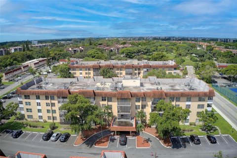 Condo in Lauderhill, Florida, 2 bedrooms  № 1306085 - photo 17