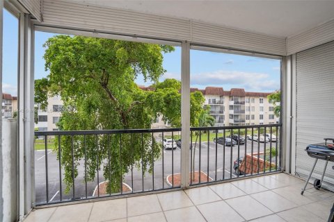 Condo in Lauderhill, Florida, 2 bedrooms  № 1306085 - photo 13