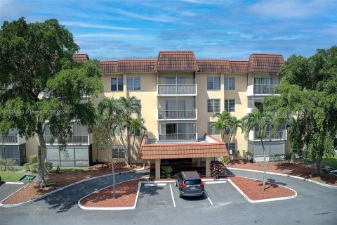 Condo in Lauderhill, Florida, 2 bedrooms  № 1306085 - photo 19