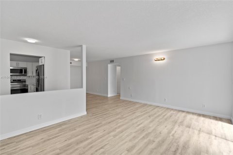Condominio en venta en Margate, Florida, 2 dormitorios, 94.67 m2 № 1171472 - foto 8