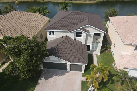 Casa en alquiler en Miramar, Florida, 5 dormitorios, 281.87 m2 № 1387776 - foto 1