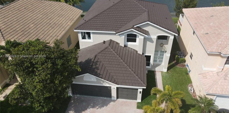 Casa en Miramar, Florida 5 dormitorios, 281.87 m2 № 1387776