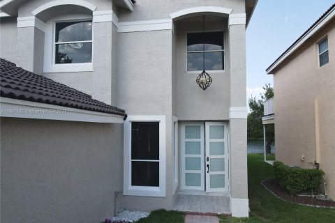 Casa en alquiler en Miramar, Florida, 5 dormitorios, 281.87 m2 № 1387776 - foto 2