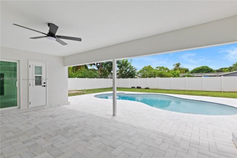 House in Boca Raton, Florida 3 bedrooms, 170.38 sq.m. № 1388132 - photo 25