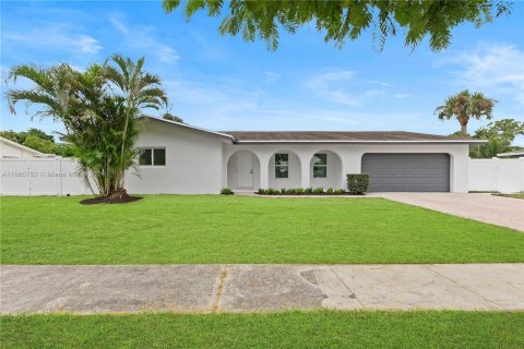 House in Boca Raton, Florida 3 bedrooms, 170.38 sq.m. № 1388132 - photo 3