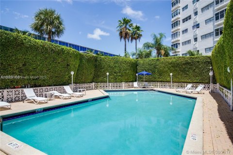 Condo in Miami Beach, Florida, 2 bedrooms  № 1180473 - photo 20