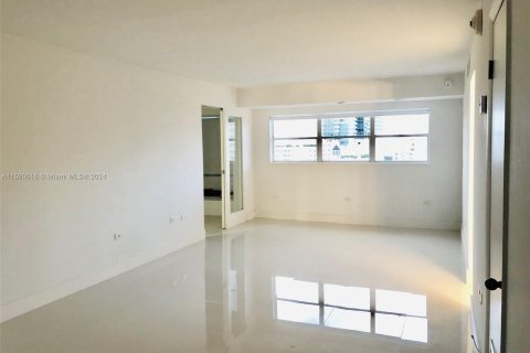 Condo in Miami Beach, Florida, 2 bedrooms  № 1180473 - photo 5