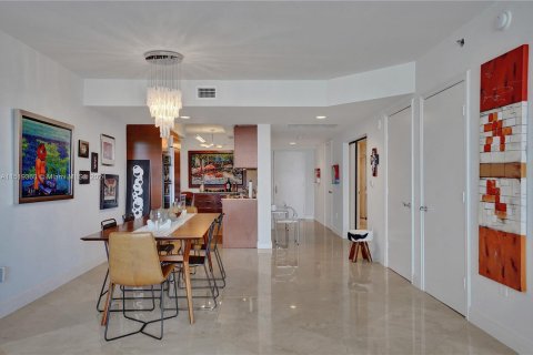 Condominio en venta en Hallandale Beach, Florida, 3 dormitorios, 145.95 m2 № 965566 - foto 3