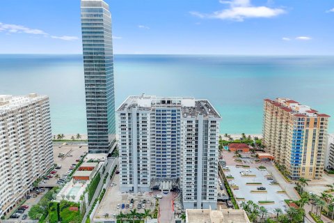 Copropriété à vendre à Hallandale Beach, Floride: 1 chambre, 68.38 m2 № 1372699 - photo 12