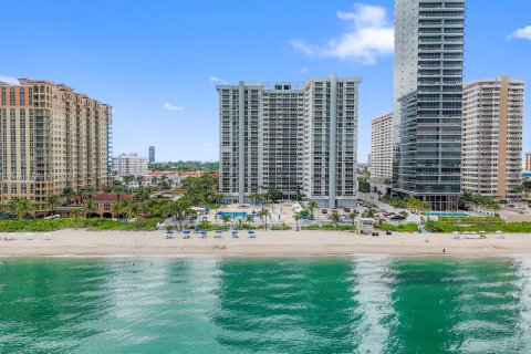 Condominio en venta en Hallandale Beach, Florida, 1 dormitorio, 68.38 m2 № 1372699 - foto 13