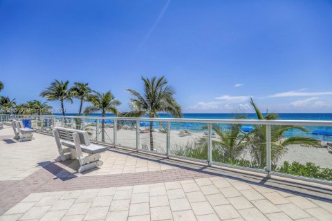 Condo in Hallandale Beach, Florida, 1 bedroom  № 1372699 - photo 20