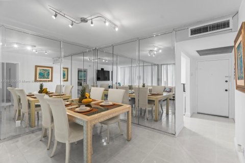 Copropriété à vendre à Hallandale Beach, Floride: 1 chambre, 68.38 m2 № 1372699 - photo 3