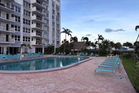 Condominio en venta en Pompano Beach, Florida, 1 dormitorio, 82.68 m2 № 1391885 - foto 19