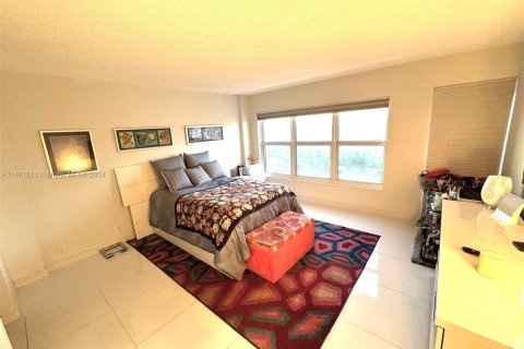 Condominio en venta en Pompano Beach, Florida, 1 dormitorio, 82.68 m2 № 1391885 - foto 12