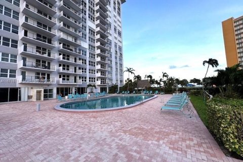 Condominio en venta en Pompano Beach, Florida, 1 dormitorio, 82.68 m2 № 1391885 - foto 23