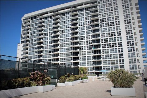 Condominio en venta en Pompano Beach, Florida, 2 dormitorios, 103.59 m2 № 1187604 - foto 18