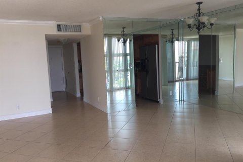 Condo in Pompano Beach, Florida, 2 bedrooms  № 1187604 - photo 11