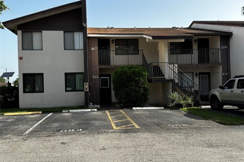 Condominio en venta en Margate, Florida, 2 dormitorios, 94.67 m2 № 941295 - foto 1