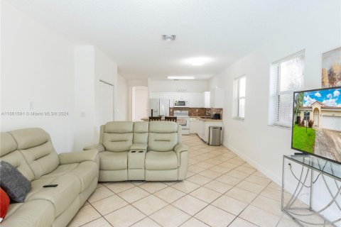 Casa en venta en Miami, Florida, 3 dormitorios, 155.7 m2 № 1377107 - foto 16