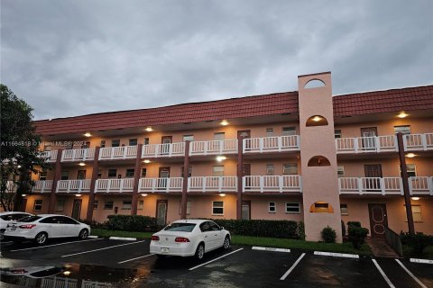 Condo in Sunrise, Florida, 1 bedroom  № 1377104 - photo 1