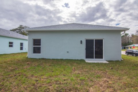 House in Vero Beach, Florida 3 bedrooms, 122.07 sq.m. № 662838 - photo 10