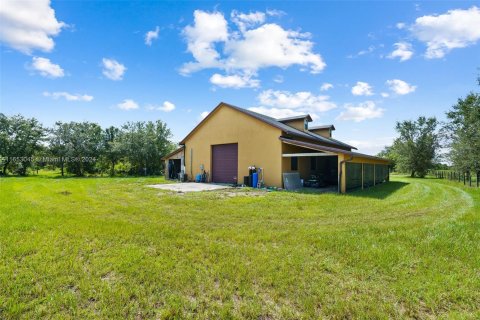 House in Okeechobee, Florida 1 bedroom № 1347697 - photo 1