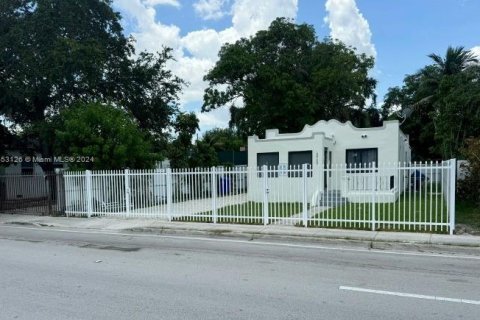 House in Miami, Florida 3 bedrooms, 92.16 sq.m. № 1347698 - photo 10