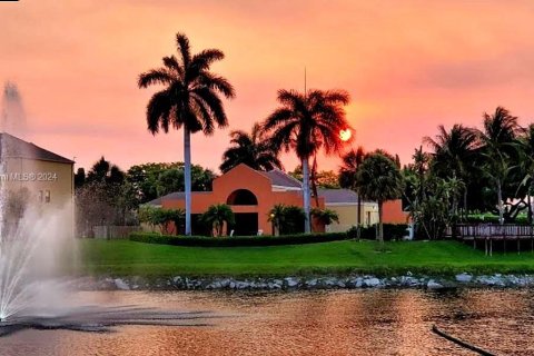 Condo in Fort Lauderdale, Florida, 2 bedrooms  № 1331971 - photo 1