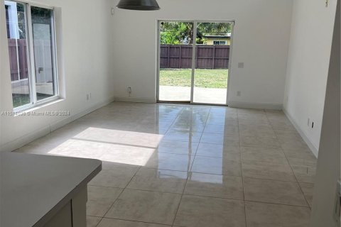 Villa ou maison à vendre à North Miami, Floride: 3 chambres, 122.63 m2 № 1170397 - photo 5