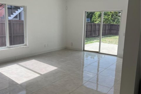 Villa ou maison à vendre à North Miami, Floride: 3 chambres, 122.63 m2 № 1170397 - photo 4