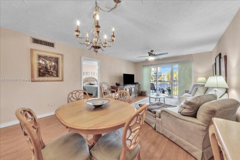 Condo in Dania Beach, Florida, 1 bedroom  № 1239395 - photo 1