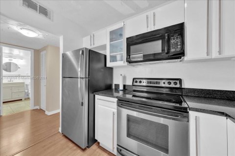 Condo in Dania Beach, Florida, 1 bedroom  № 1239395 - photo 5