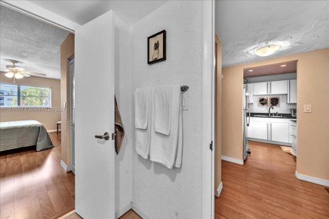 Condo in Dania Beach, Florida, 1 bedroom  № 1239395 - photo 11