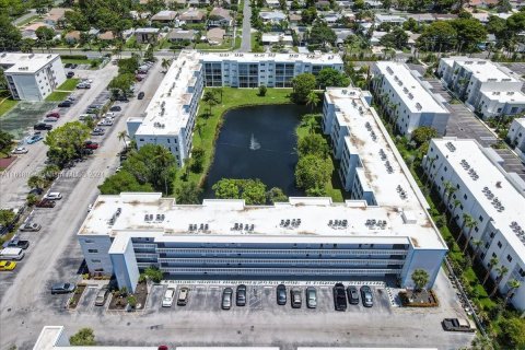 Condo in Dania Beach, Florida, 1 bedroom  № 1239395 - photo 26