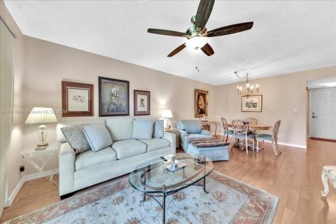 Condo in Dania Beach, Florida, 1 bedroom  № 1239395 - photo 19