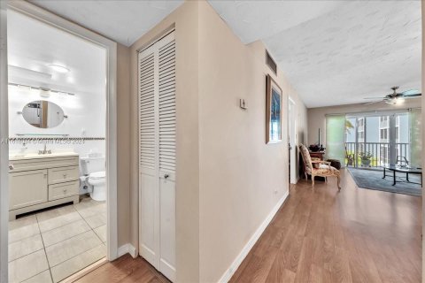 Condo in Dania Beach, Florida, 1 bedroom  № 1239395 - photo 2