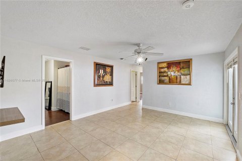 Villa ou maison à vendre à Coral Springs, Floride: 4 chambres, 183.2 m2 № 1280828 - photo 18