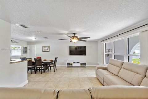 Villa ou maison à vendre à Coral Springs, Floride: 4 chambres, 183.2 m2 № 1280828 - photo 22