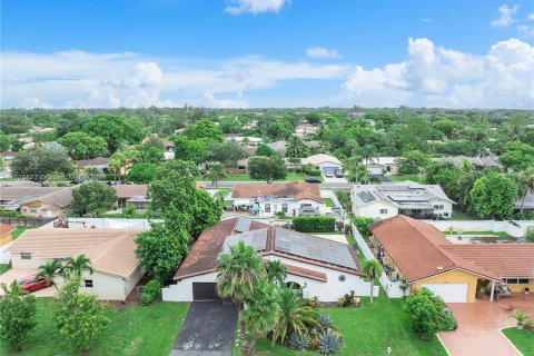 House in Coral Springs, Florida 4 bedrooms, 183.2 sq.m. № 1280828 - photo 3