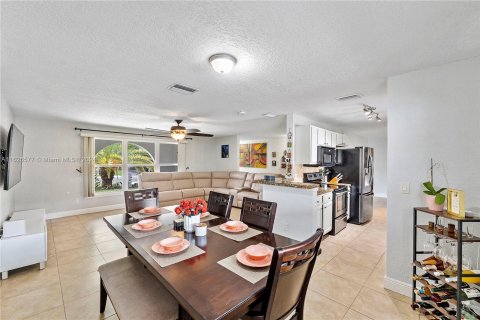 Casa en venta en Coral Springs, Florida, 4 dormitorios, 183.2 m2 № 1280828 - foto 25