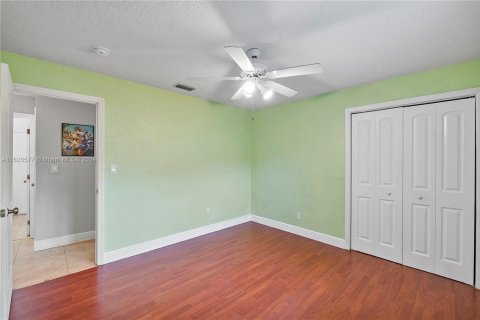 Casa en venta en Coral Springs, Florida, 4 dormitorios, 183.2 m2 № 1280828 - foto 9