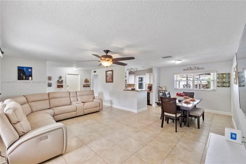 Villa ou maison à vendre à Coral Springs, Floride: 4 chambres, 183.2 m2 № 1280828 - photo 23