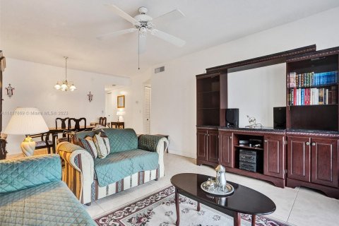 Copropriété à vendre à Lauderdale Lakes, Floride: 2 chambres, 93.83 m2 № 672621 - photo 8