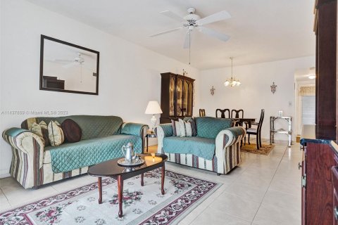 Copropriété à vendre à Lauderdale Lakes, Floride: 2 chambres, 93.83 m2 № 672621 - photo 9