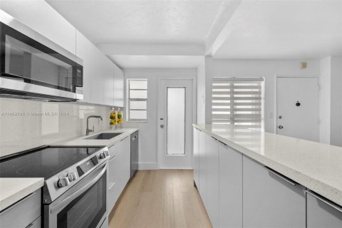 Copropriété à vendre à Miami Beach, Floride: 1 chambre, 71.35 m2 № 1386163 - photo 4