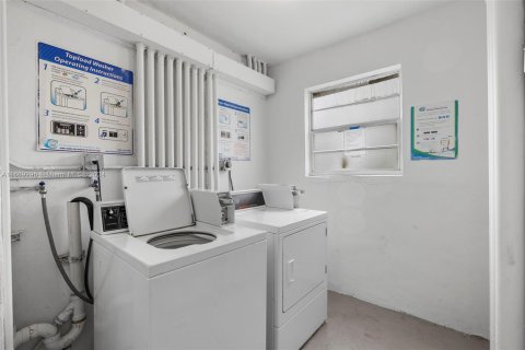 Condo in Miami Beach, Florida, 1 bedroom  № 1386163 - photo 25