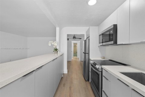 Condo in Miami Beach, Florida, 1 bedroom  № 1386163 - photo 6