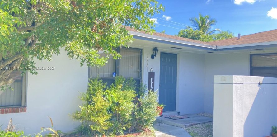 House in Cutler Bay, Florida 3 bedrooms, 193.52 sq.m. № 1378627