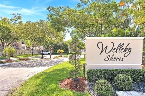 Condo in Sunrise, Florida, 2 bedrooms  № 1330928 - photo 1